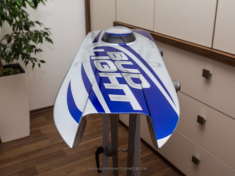 Mystic 114 MHZ - Bud Light from Powerboats.cz