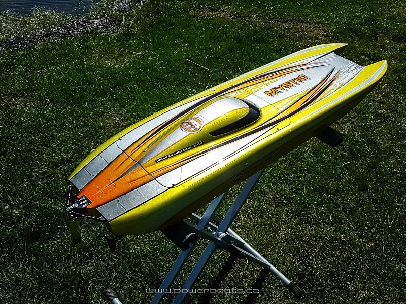 Mystic 114 MHZ - ENVY Gold od Powerboats.cz